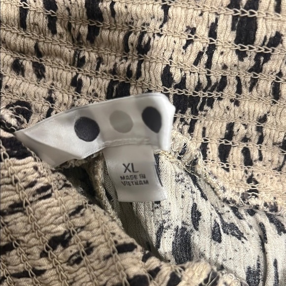 Three Dots Cream and Black High Waist Shorts - Picture 2 of 2